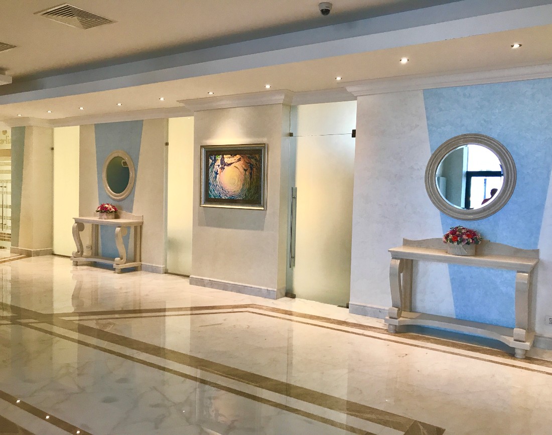 Amenajare de lobby cu marmura