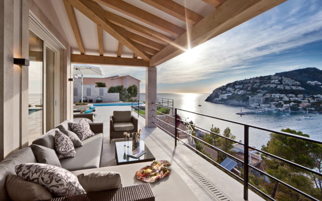 Balcon situat in prelungirea livingului