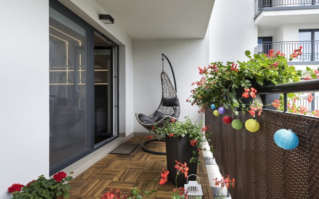 Balcon lung si ingust