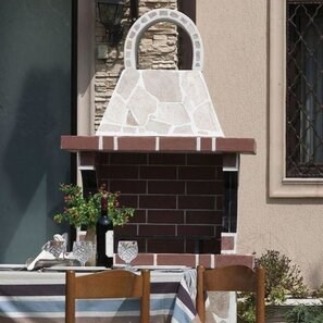 Gratar Gradina Traditional Mic (Carbune/Lemn, 100x60x210 cm, 650 kg, piatra naturala Rhodos, caramida)