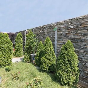 Ardezie Kavala 3D Strips | Piatra Decorativa pt. Placari Verticale, Exterior-Interior (10-12/palet)