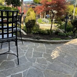 Ardezie Poligonala Homa – Piatra Naturala pt. Interior / Exterior | Fatade, Pavaje si Alei (1 mp = 10–14 bucati, 25mp/pa