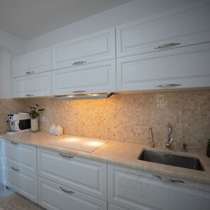 Столешница из полированного классического травертина, 250 x 65 x 3,2 см