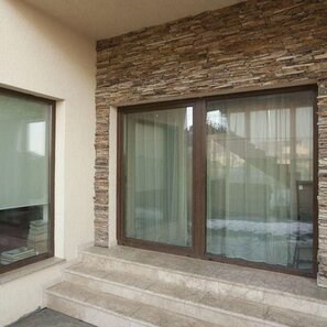 Ardezie Rhodos 3D Strips | Piatra Decorativa pt. Placari Verticale, Exterior-Interior (10-12/palet)