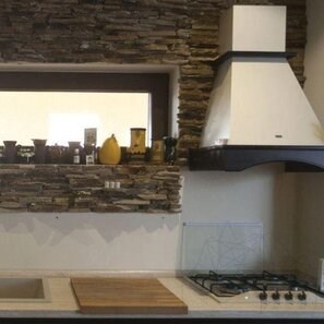 Ardezie Rhodos 3D Strips | Piatra Decorativa pt. Placari Verticale, Exterior-Interior (10-12/palet)