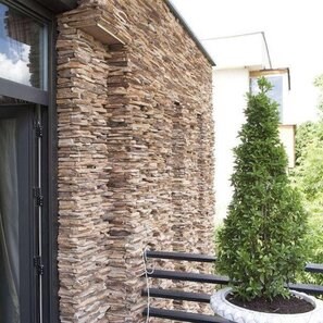 Ardezie Rusty Brown 3D Strips | Piatra Decorativa pt. Placari Verticale, Exterior-Interior (10-12/palet)