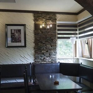Ardezie Rusty Brown 3D Strips | Piatra Decorativa pt. Placari Verticale, Exterior-Interior (10-12/palet)