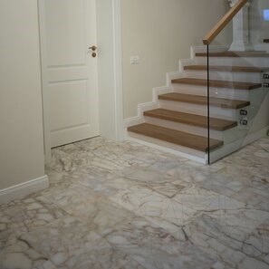 Мрамор Arabescato Oro полированный, 60 x 30 x 2 см (прозрачный)