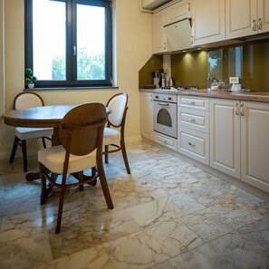 Мрамор Arabescato Oro полированный, 60 x 30 x 2 см (прозрачный)