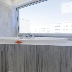 Полированный мрамор Kavala Vein Cut, 60 x 30 x 1 см