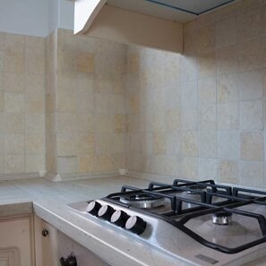 Limestone Sunny Dream Antichizata, 10 x 10 x 1 cm