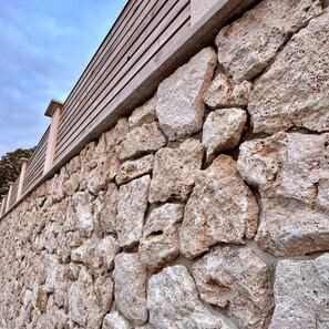 Marmura Poligonala Rock Face Ivory