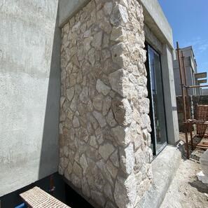 Marmura Poligonala Rock Face Ivory