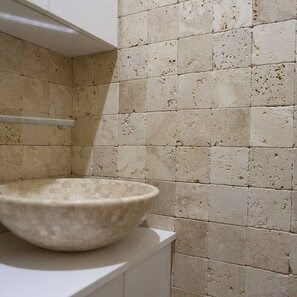 Travertin Classic Cross Antichizat, 10 x 10 x 1 cm - Economy