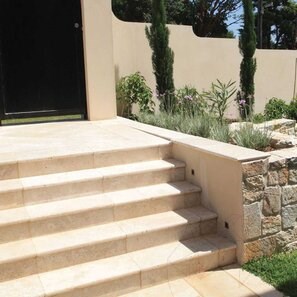 Travertin Classic Cross Cut Periat + Baston 1L, 61 x 30.5 x 3 cm (Treapta/Bordura Piscina)