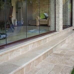 Travertin Classic Cross Cut Periat + Baston 1L, 61 x 30.5 x 3 cm (Treapta/Bordura Piscina)