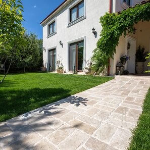 Travertin Classic Cross Cut Periat si Daltuit, 30.5 x 15.25 x 3 cm