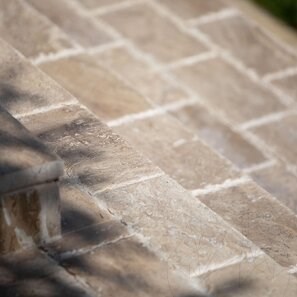 Travertin Latte PREMIUM Periat si Daltuit, 30.5 x 15.2 x 3 cm (Pavaj Exterior)