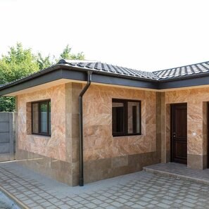 Полированный травертин персикового цвета с поперечной огранкой, 61 x 30,5 x 1,2 см