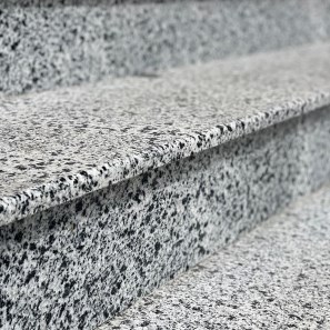 Granit Artico Grey, Fiamat 1.8 cm – Blaturi, Trepte, Glafuri si Piese Personalizate