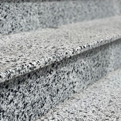 Granit Artico Grey, Fiamat 1.8 cm – Blaturi, Trepte, Glafuri si Piese Personalizate