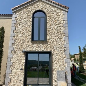 Marmura Poligonala Rock Face Ivory