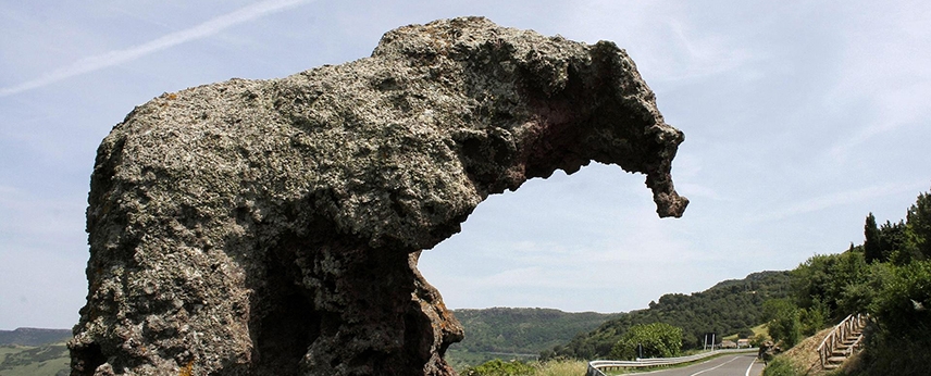 Pietrele secrete si amenajarile exterioare