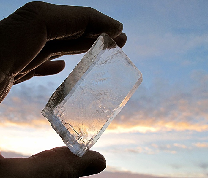 Spat de Islanda: Cristalul care a pus bazele opticii geometrice