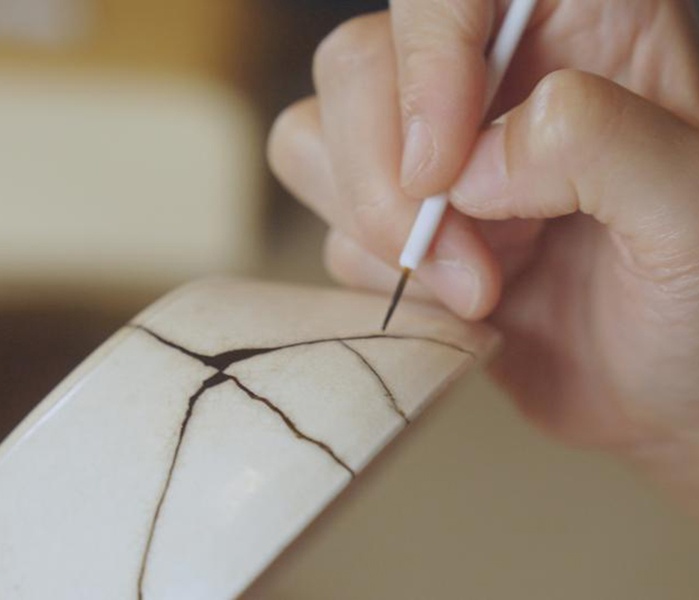 KINTSUGI - arta de a nu muri 