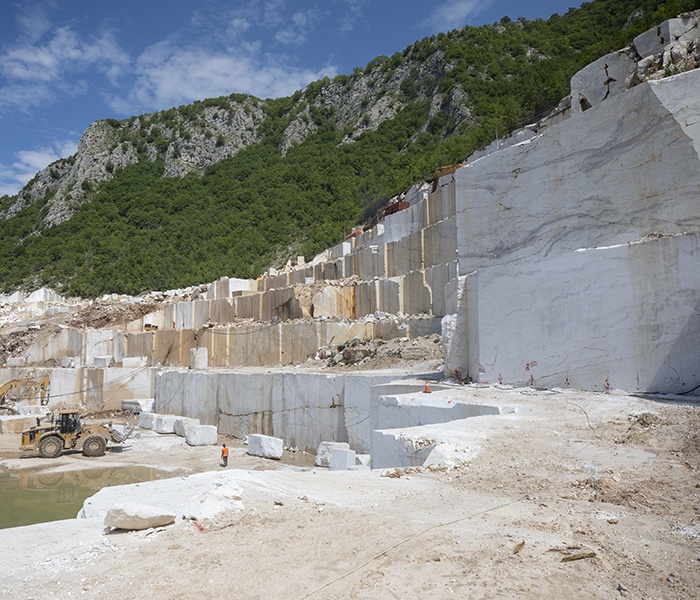 Marmura Alba  Simfonia Puritatii Milenare