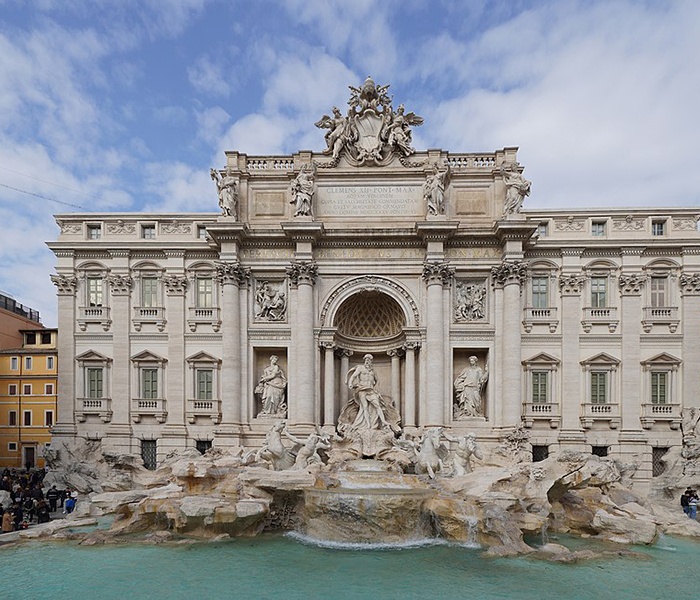 Fontana di Trevi si fericirea cumparata