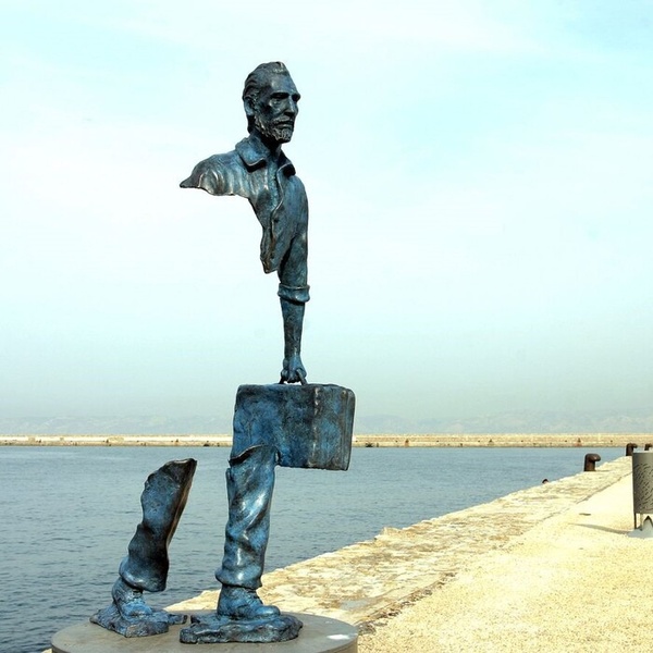 De la Pamant la Cer: Sculpturi Care Isi Iau Zbor in Lumea Artei