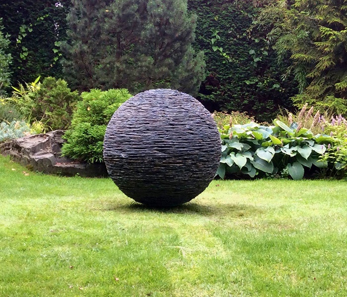 Amenajarea gradinii: sculpturi de James Parker